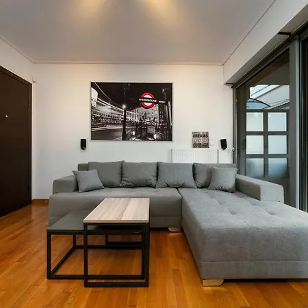 Lykabettus Gem With Yard And Parking Appartement