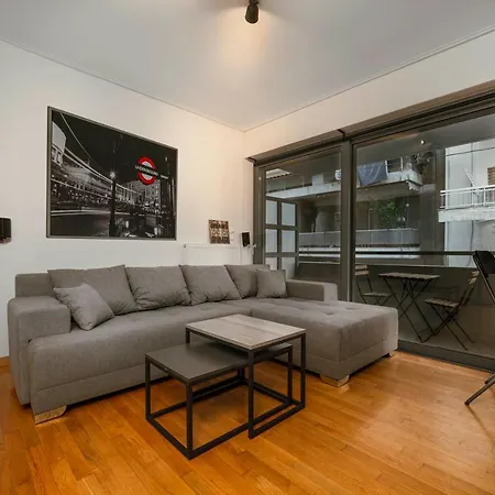 Lykabettus Gem With Yard And Parking Appartement