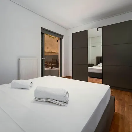 Lykabettus Gem With Yard And Parking Appartement